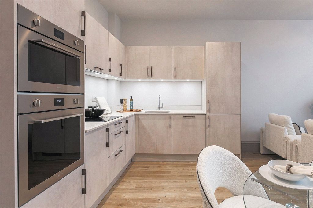 Property photo 2 of 8 Picture No. 12