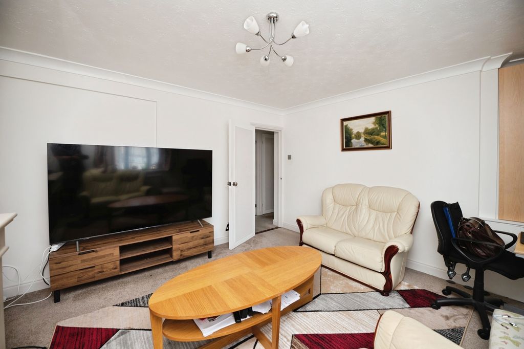 Property photo 2 of 14 Lounge