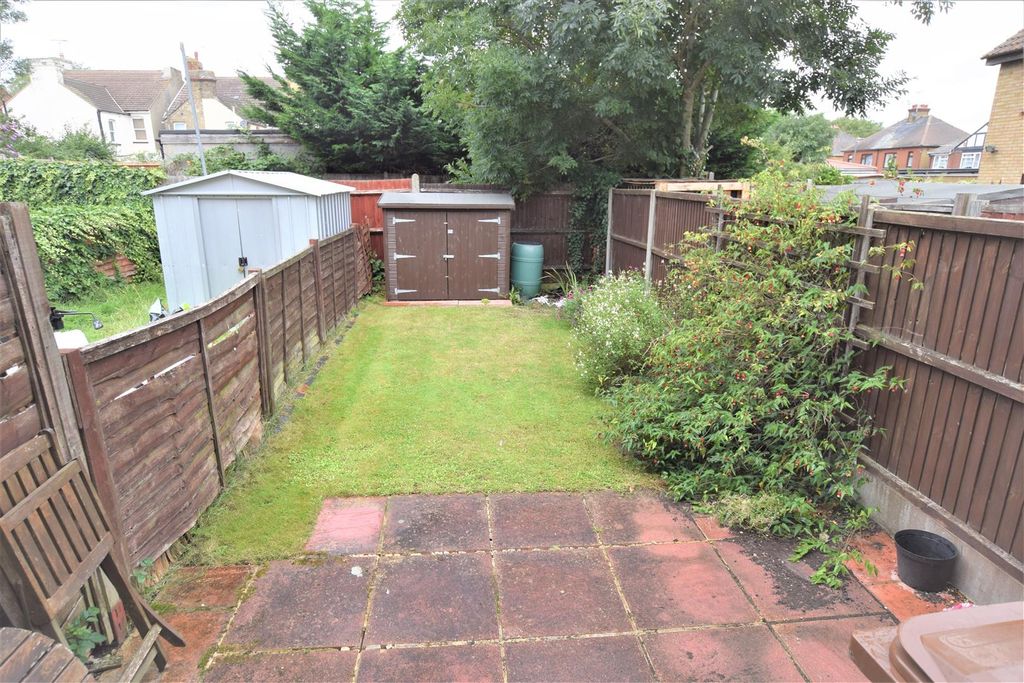 Property photo 2 of 10 Garden (Library)