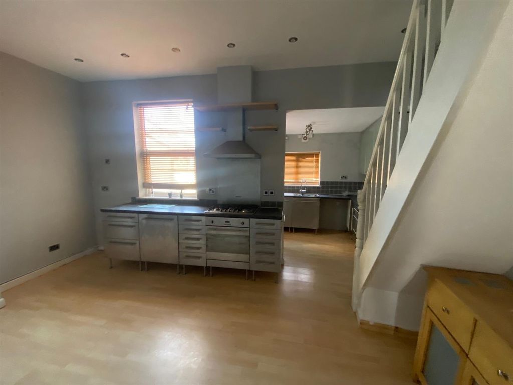 Property photo 2 of 10 4 Hin 8.Jpg