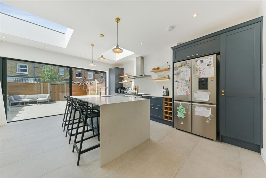 Property photo 1 of 13 Kirkley Road, -4 (8).Jpg