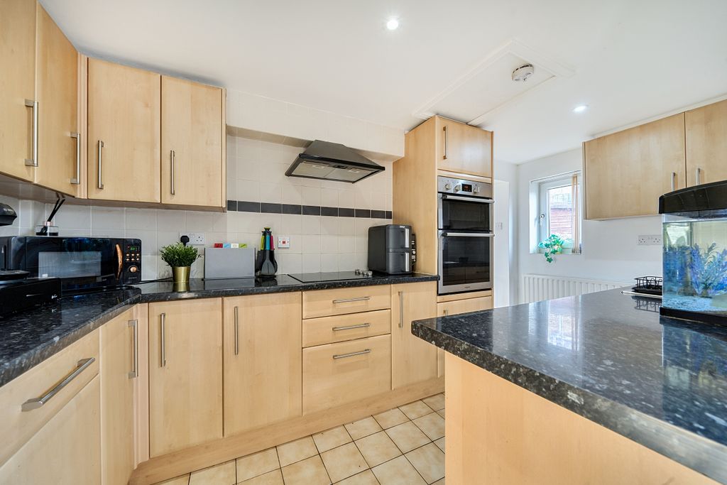 Property photo 3 of 23 Kitchen