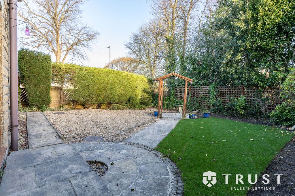 Property photo 2 of 34