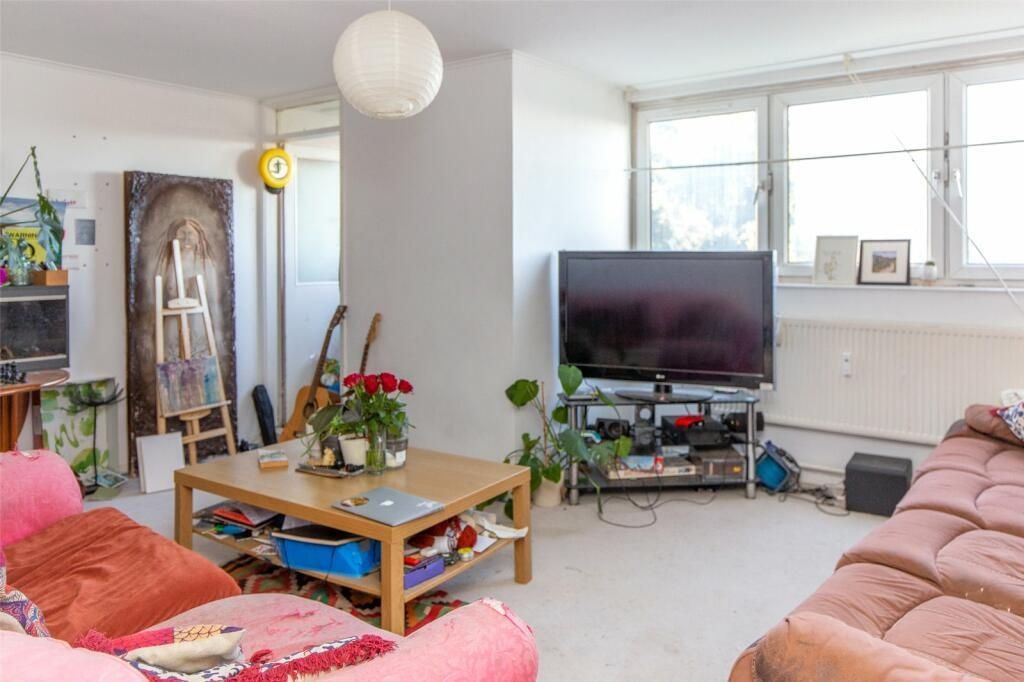 Property photo 1 of 7 Bright And Spacious Contemporary Living Room With ...