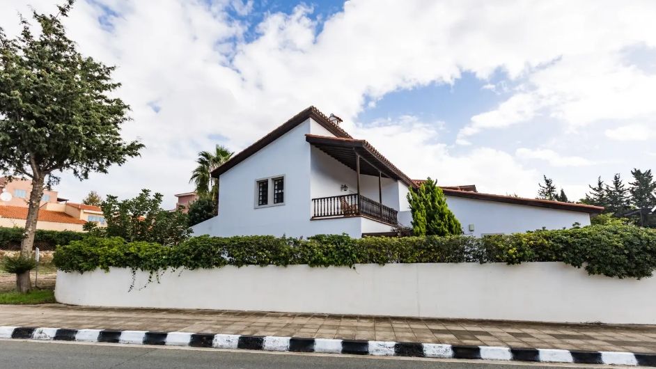 Property photo 1 of 28