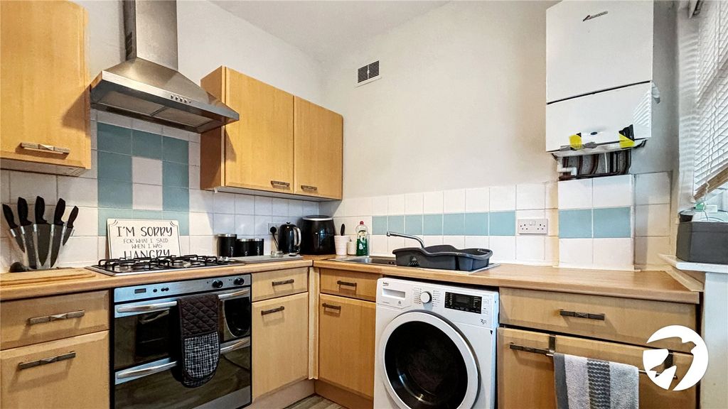 Property photo 2 of 11 Picture No. 21