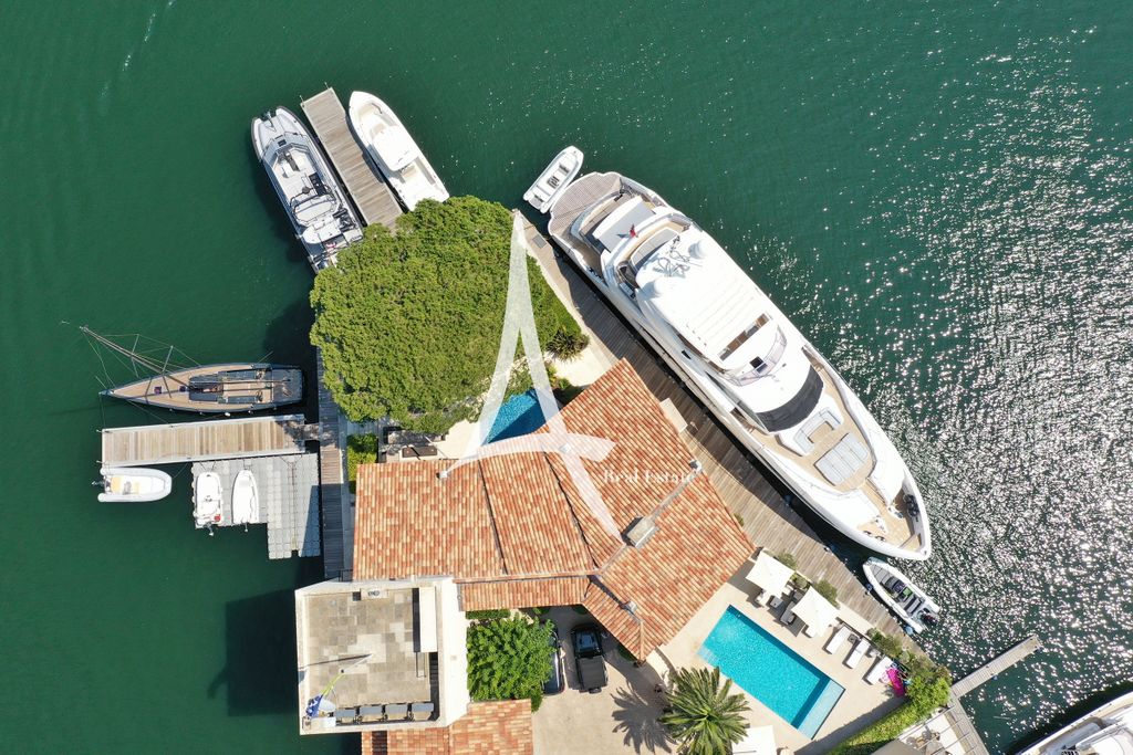 Property photo 1 of 9 Moorings