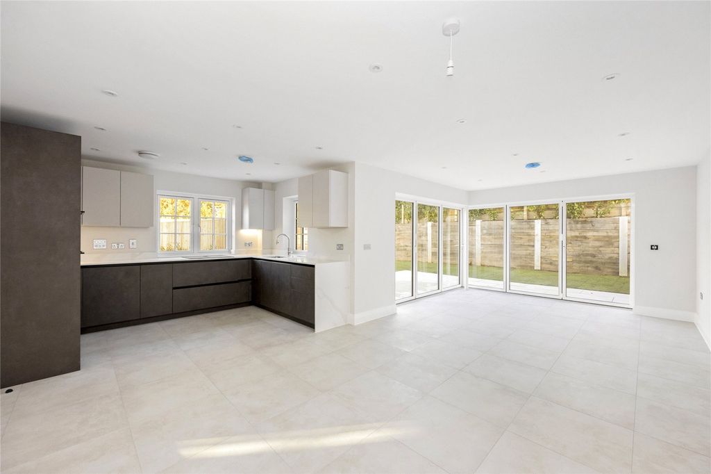 Property photo 3 of 20 Kitchen/Dining