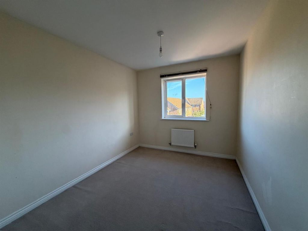 Property photo 3 of 9 Bedroom 2.Jpg