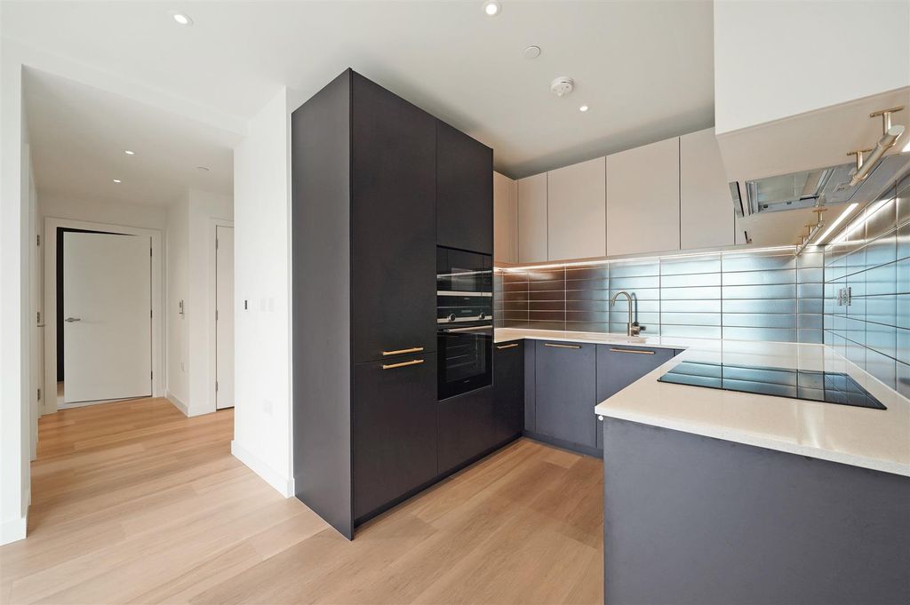 Property photo 3 of 16 Flat 89, Winchat House - Crnhoicm0Rcat5Nvopkz.Jpg