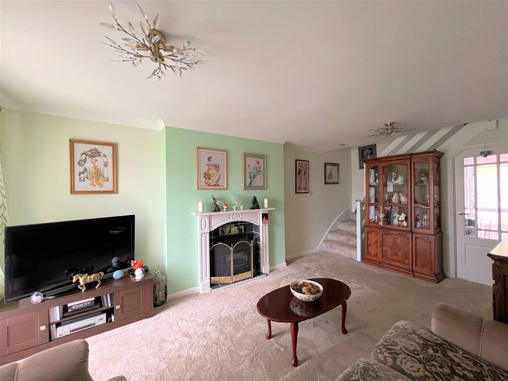 Property photo 2 of 14 1A7Dee70-Fdba-495D-Be58-D2B6Fd9Eae4D.Jpeg