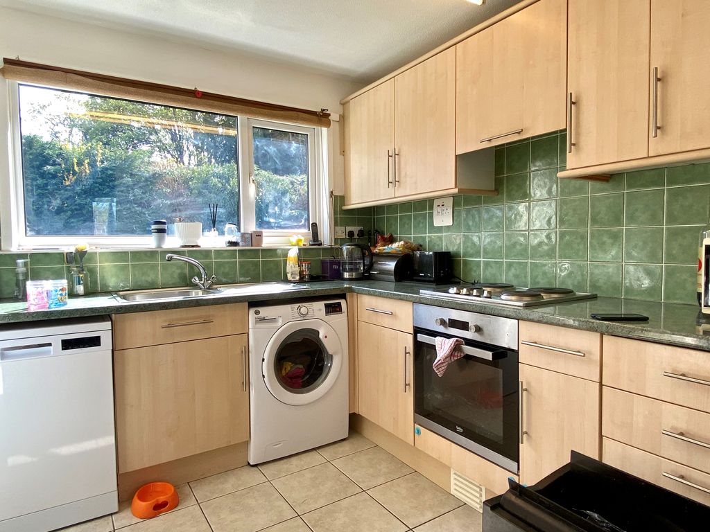 Property photo 2 of 8 Kitchen