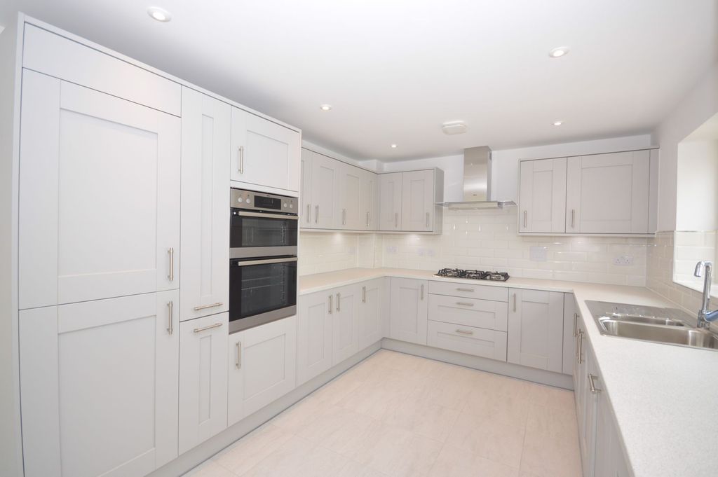 Property photo 3 of 15 Kitchen