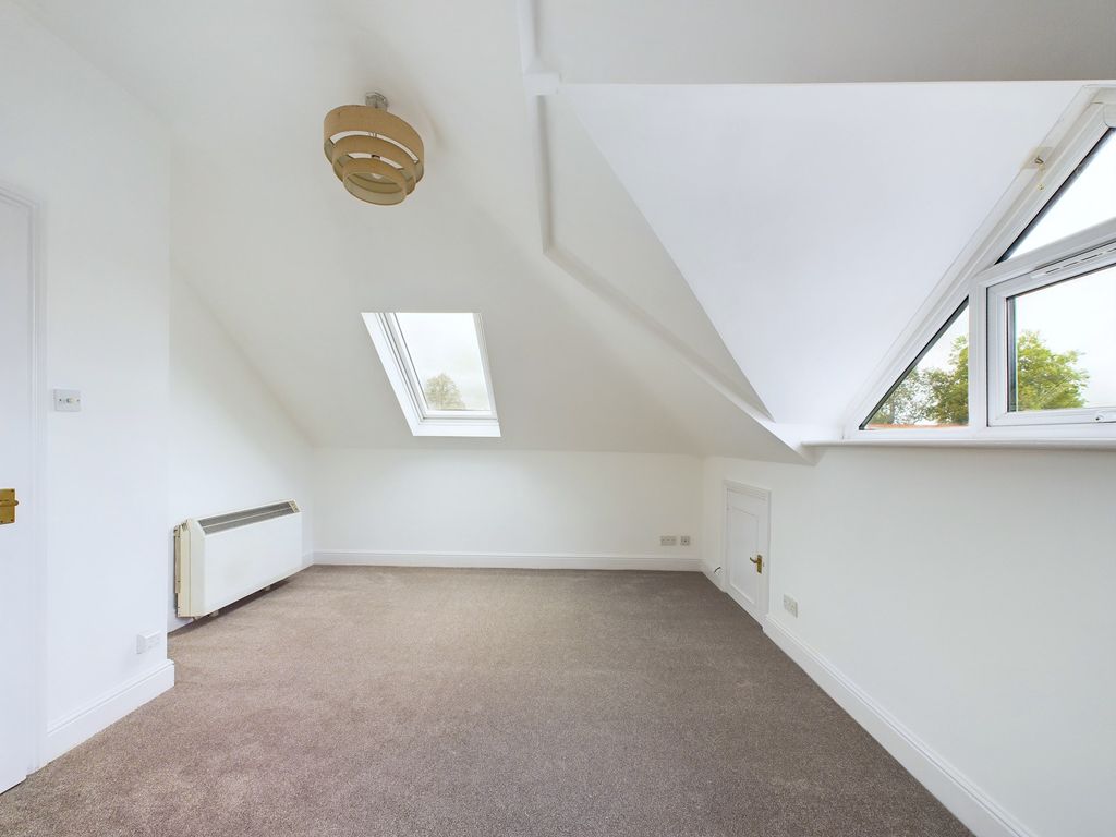 Property photo 3 of 7 30000741-Hr-2