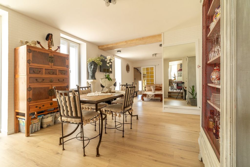Property photo 1 of 18 Saint-Savinien, House 120 M2, 2 To 4 Bedrooms, Garden