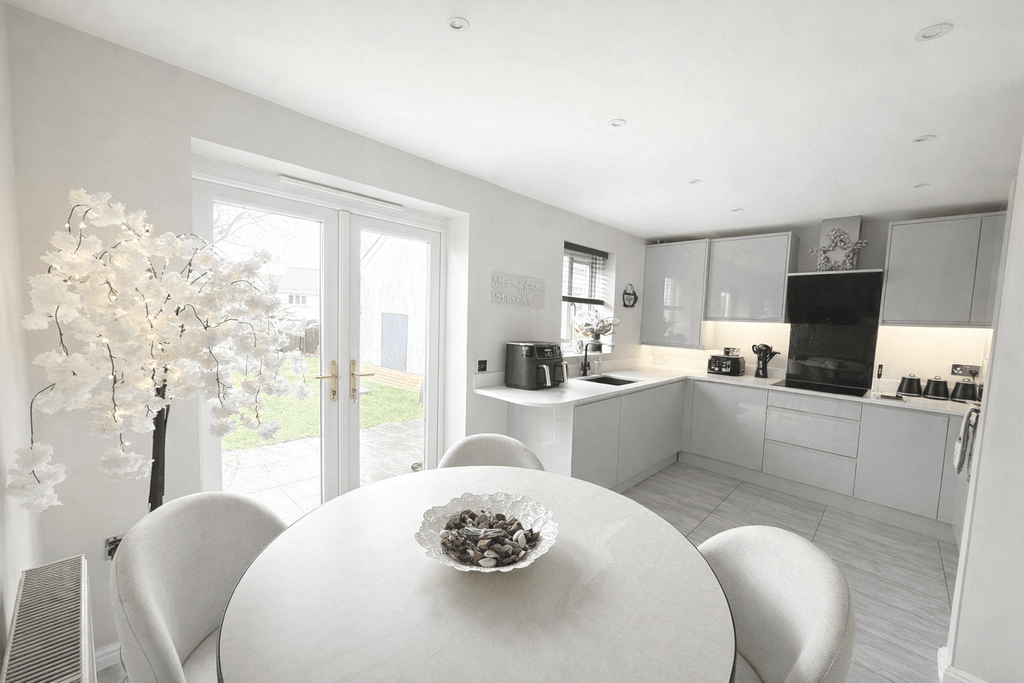 Property photo 2 of 17 Gallery