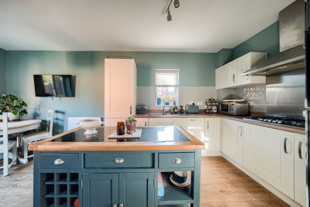 Property photo 3 of 20 Xt5A4705-Hdr(3)