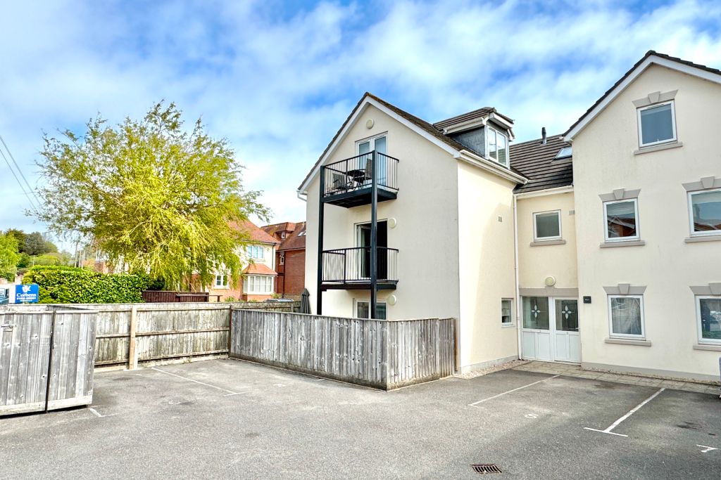 Property photo 1 of 12 The Mulberrys