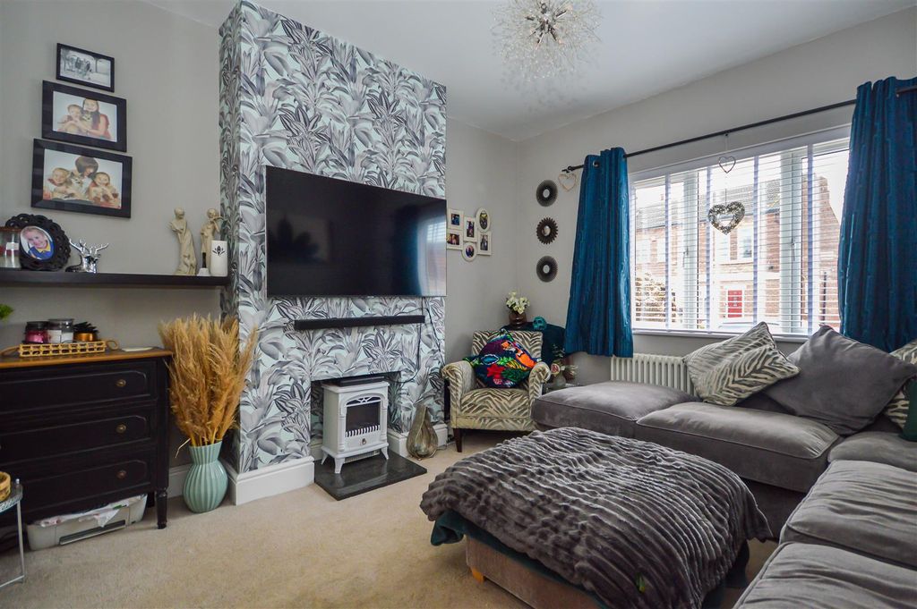 Property photo 3 of 10 Living Room