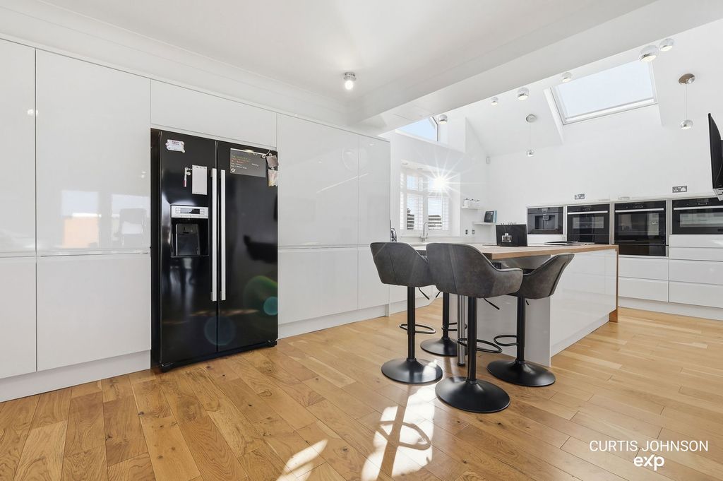 Property photo 3 of 30