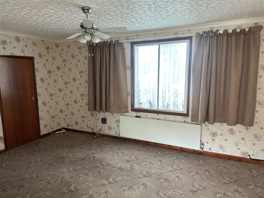 Property photo 3 of 10 Living Room