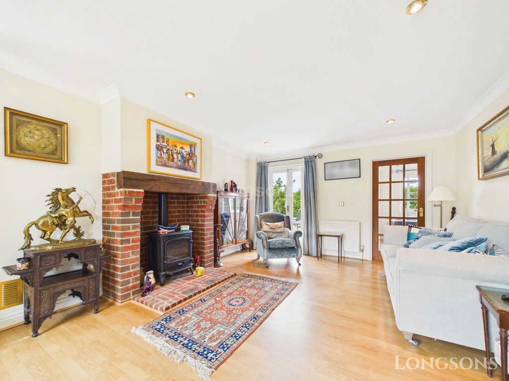Property photo 3 of 25