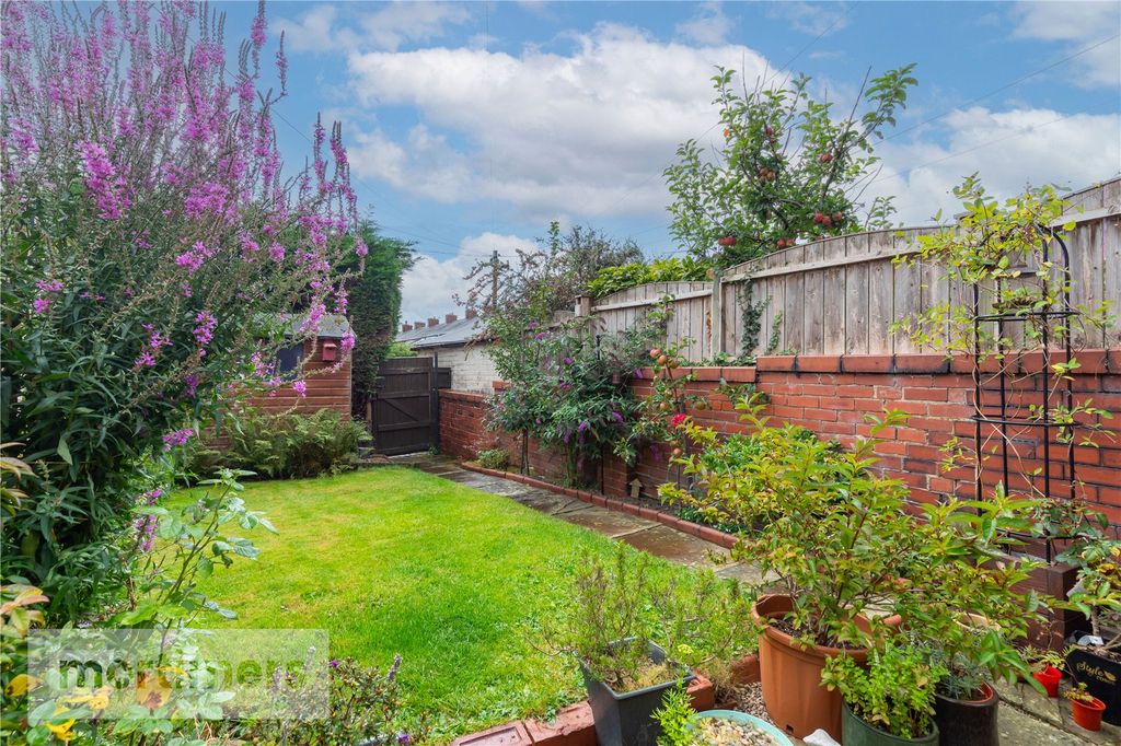 Property photo 3 of 21 Garden