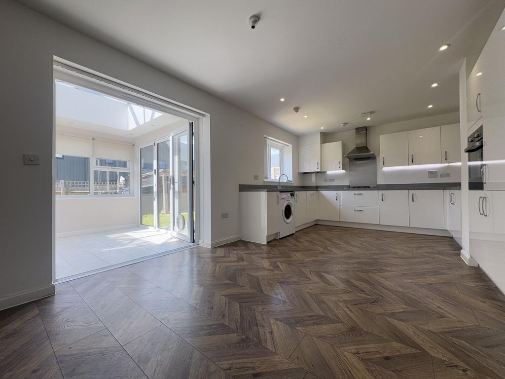 Property photo 2 of 46