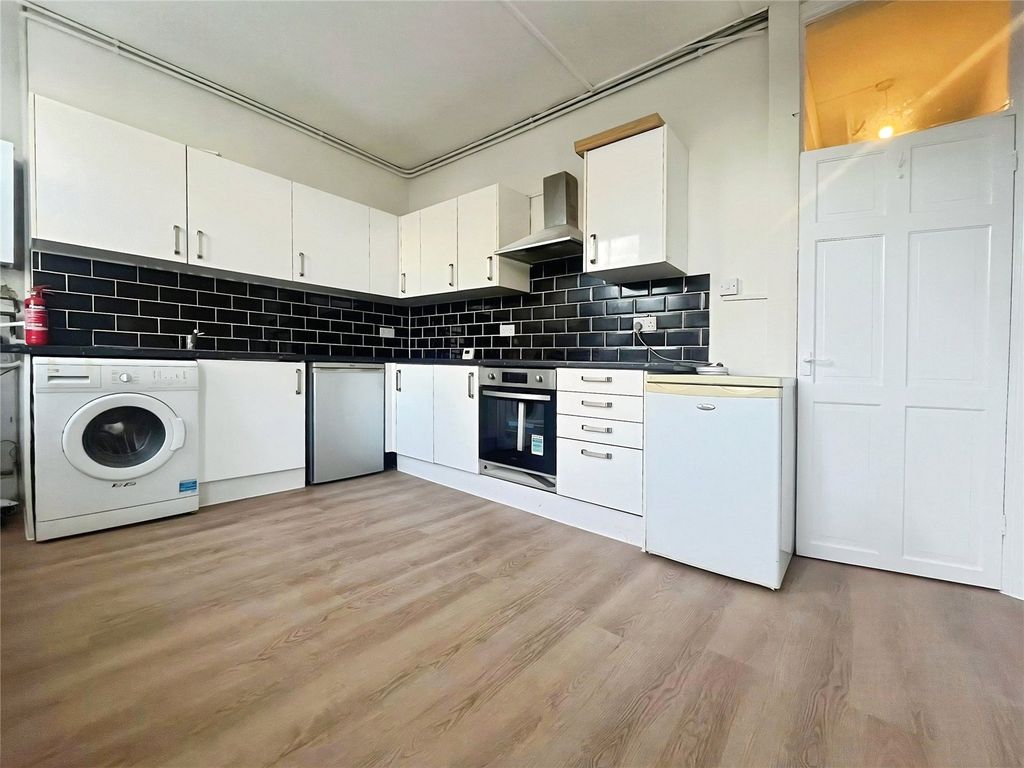 Property photo 3 of 10 Kitchen