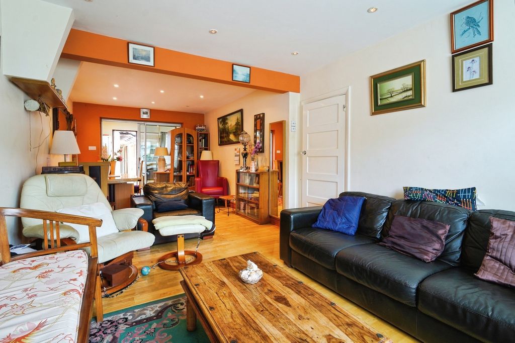 Property photo 3 of 19 Photo