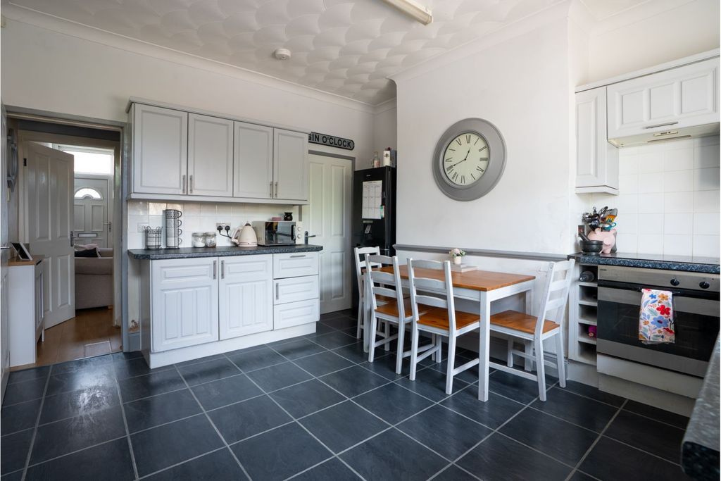 Property photo 3 of 10 Kitchen/Dining Room