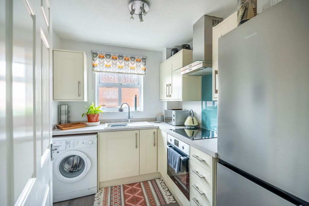 Property photo 3 of 12 Kitchen
