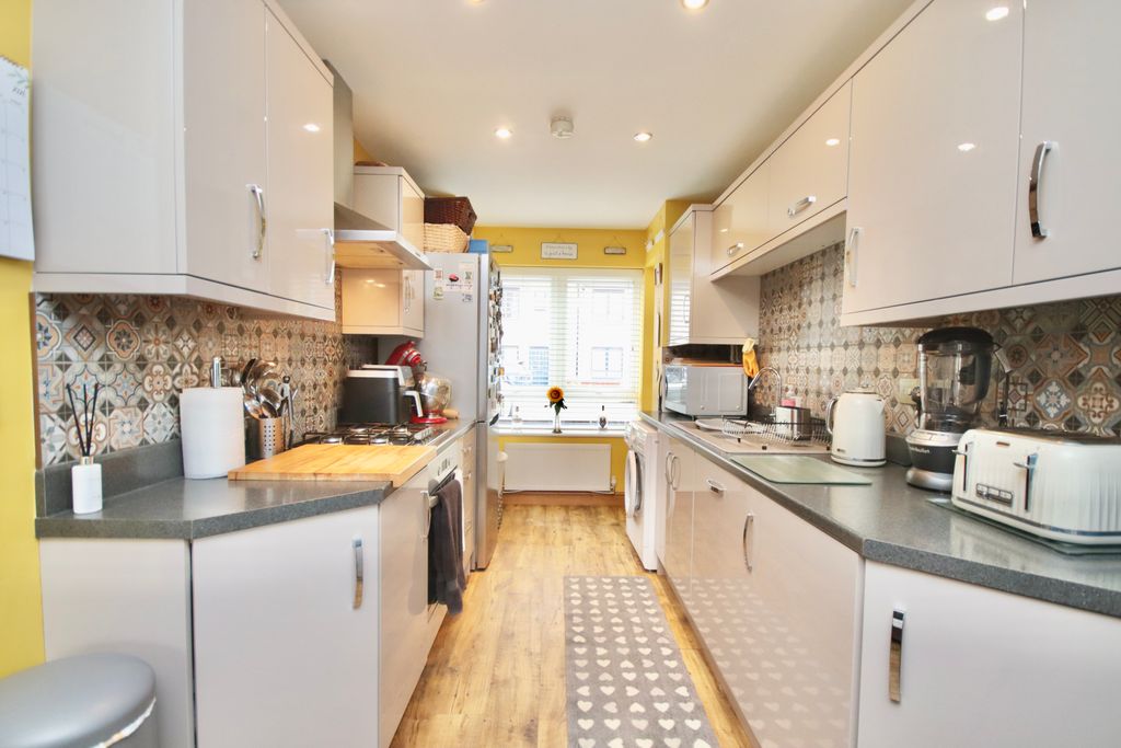 Property photo 2 of 22