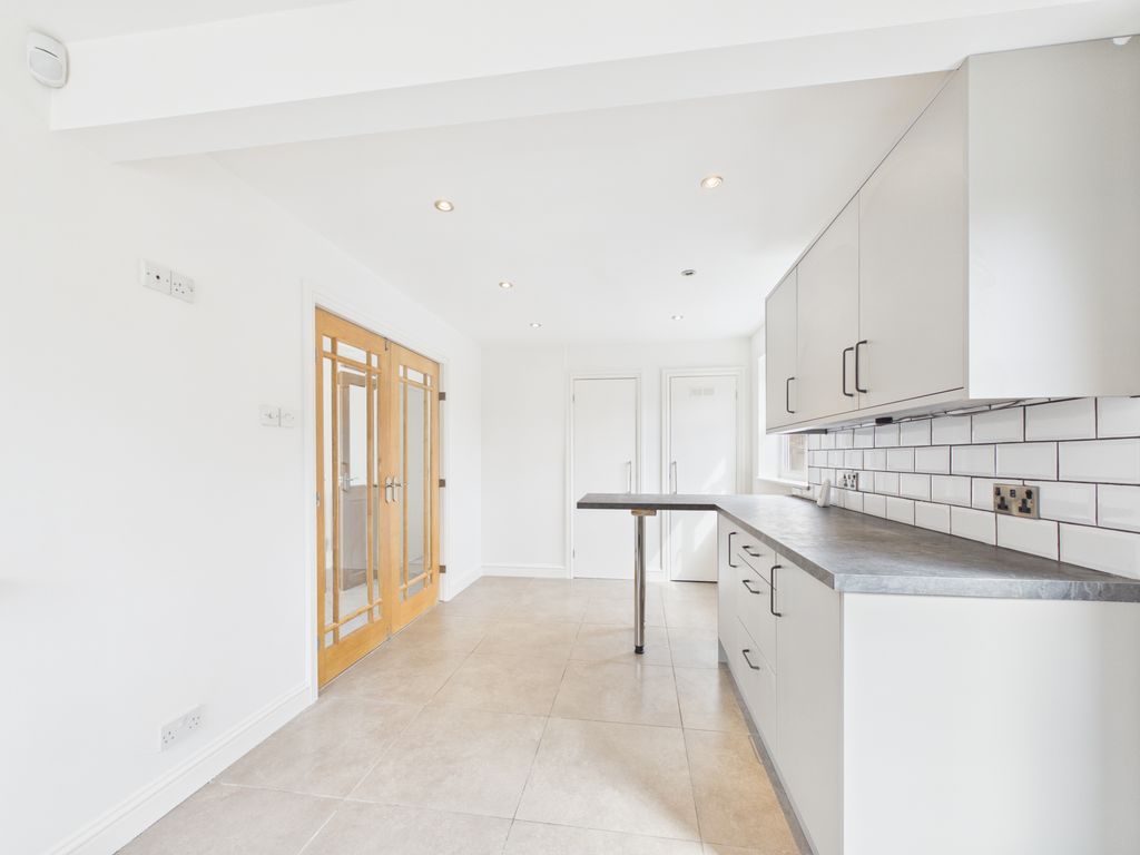 Property photo 3 of 16 Kitchen