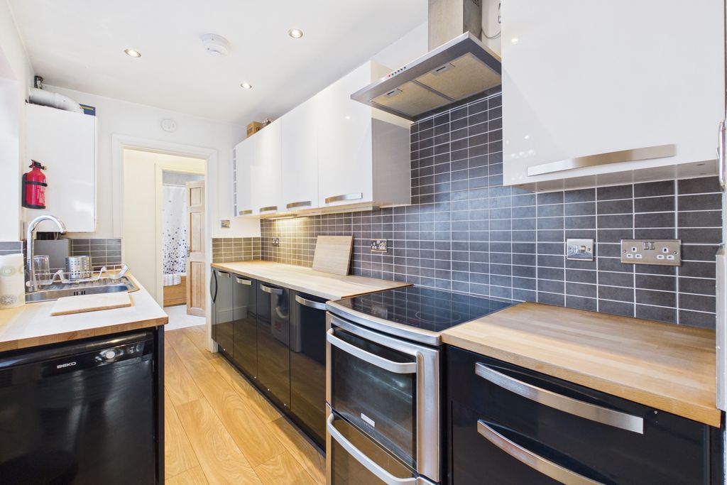 Property photo 1 of 16 Cam03162G0-Pr0422-Still007