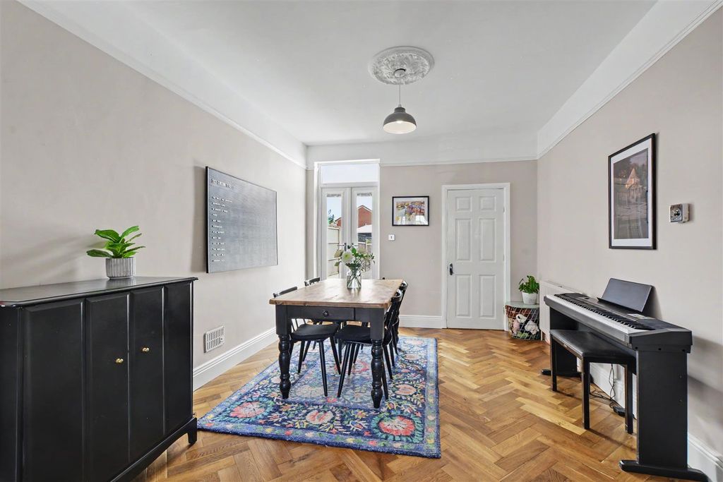 Property photo 3 of 30 Dining Area