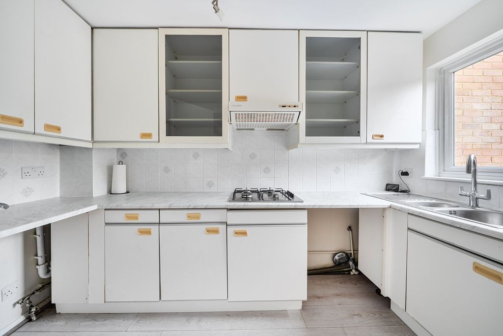 Property photo 2 of 17 Kitchen