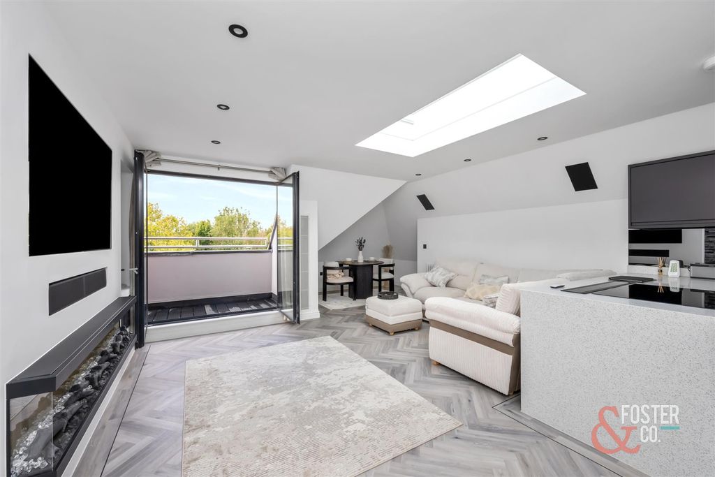 Property photo 2 of 25 Goldstone Crescent, 57, Flat 7-013.Jpg