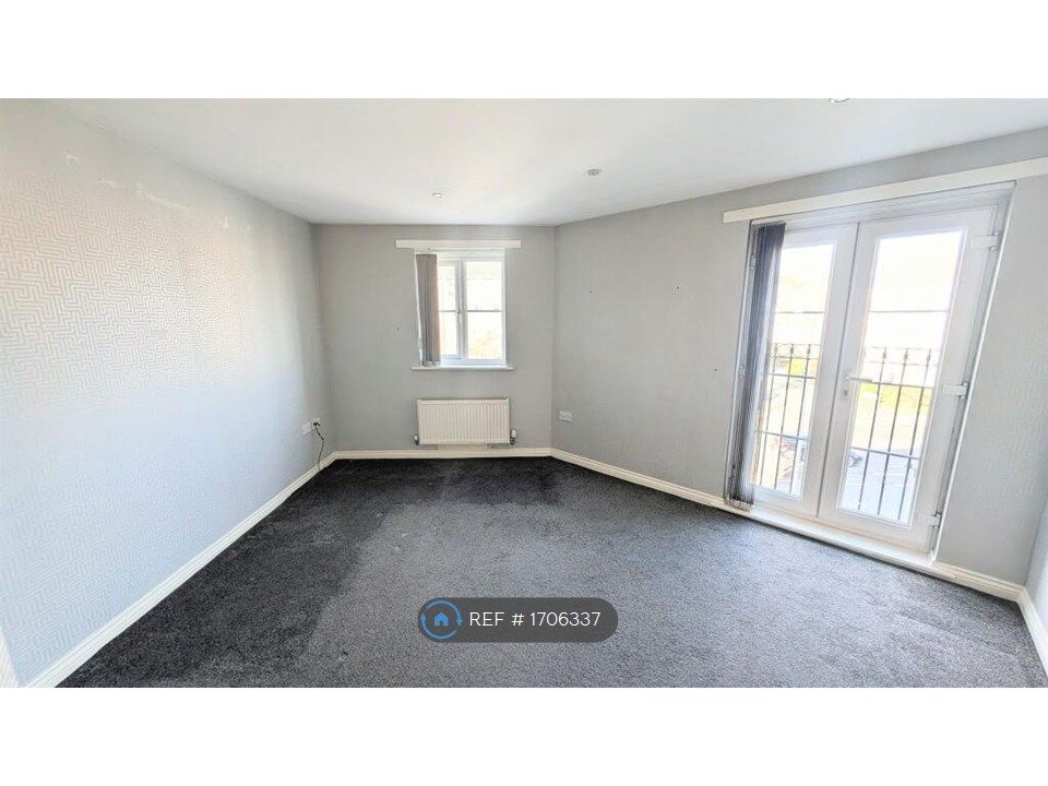 Property photo 2 of 10 Living Room