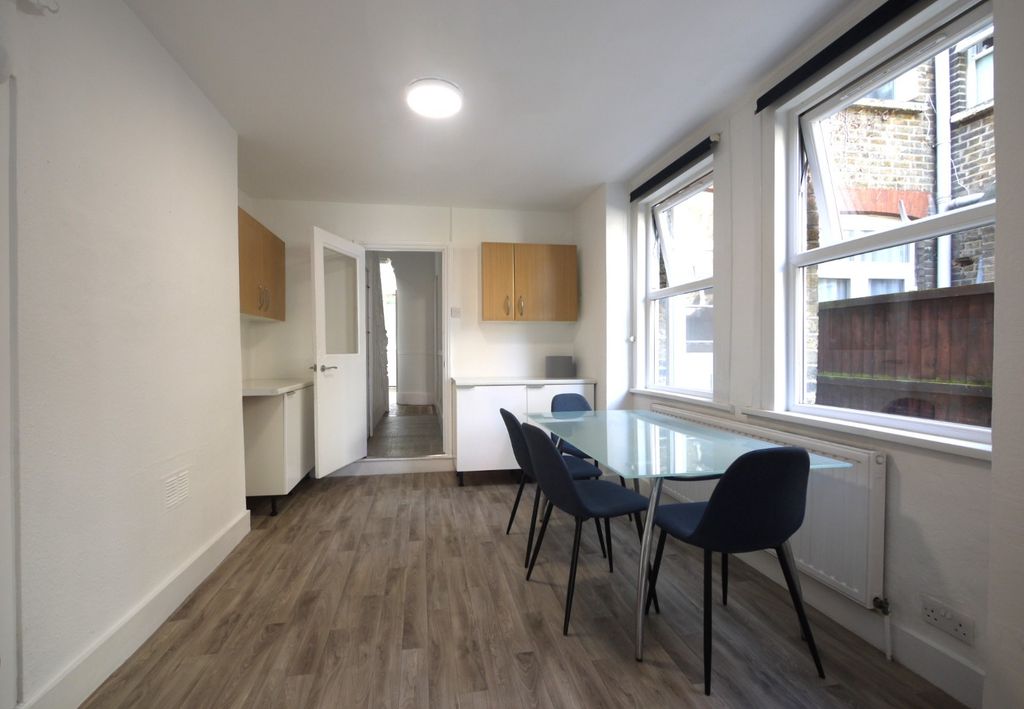 Property photo 2 of 11 4409171