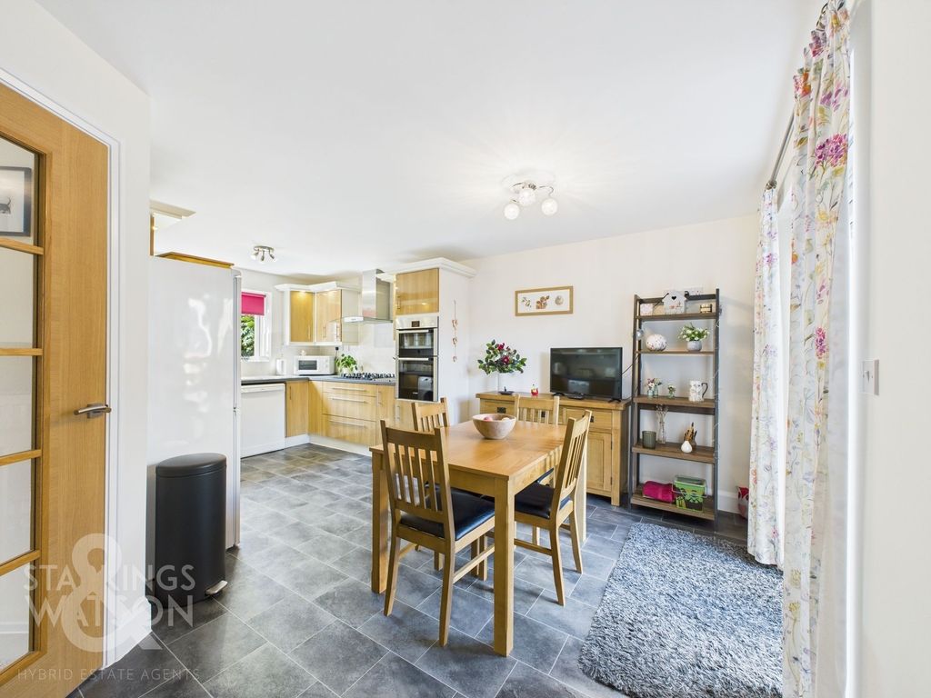Property photo 2 of 27