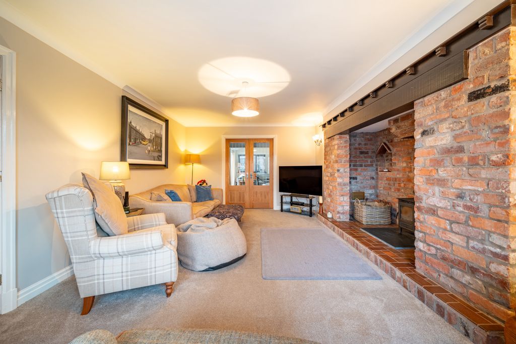 Property photo 2 of 25