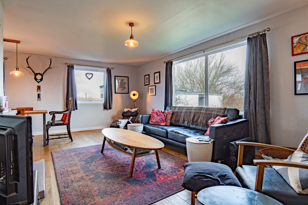 Property photo 3 of 40