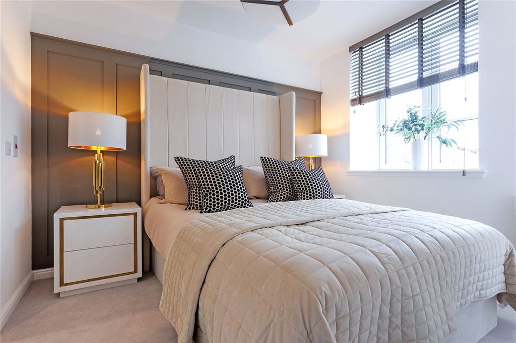 Property photo 1 of 17 Principal Bedroom