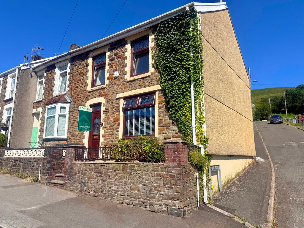 Property photo 2 of 31