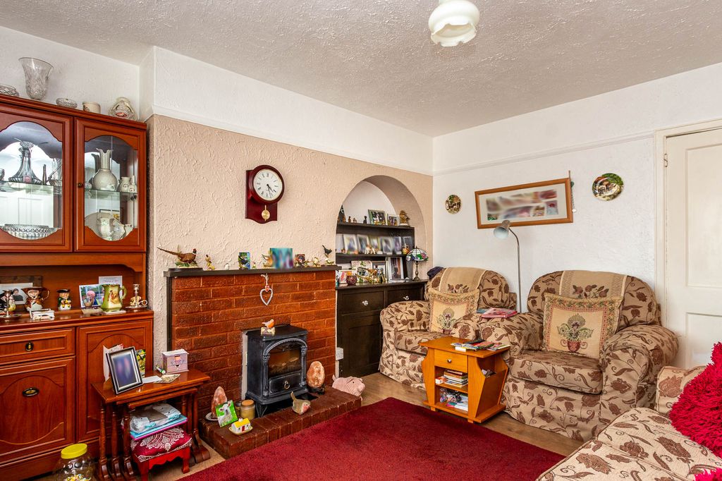 Property photo 2 of 8 Lounge