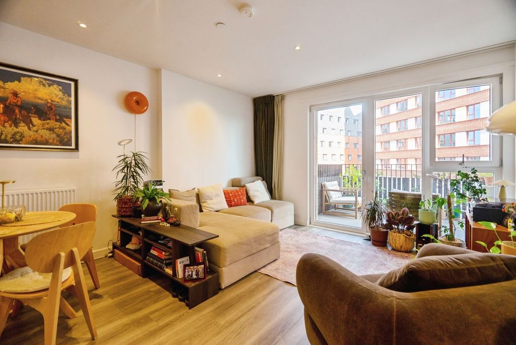Property photo 2 of 16 Pbox-Img.Jpg