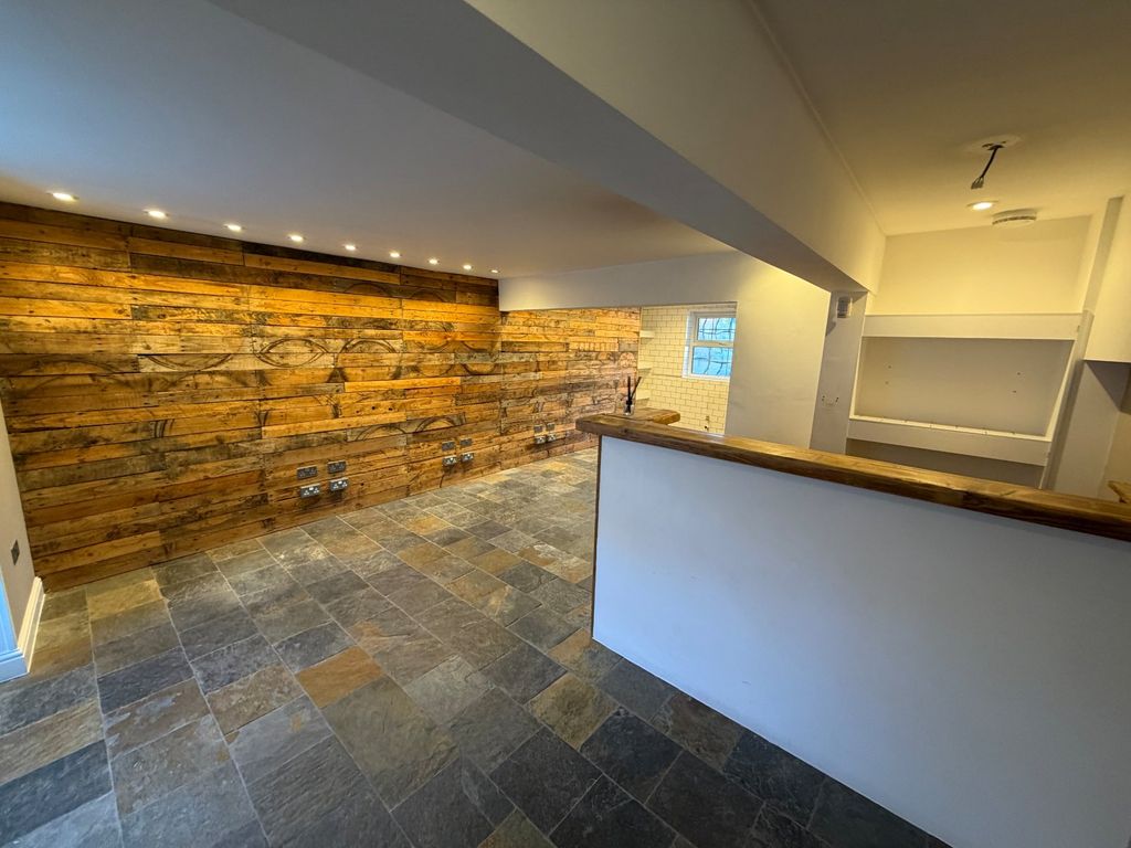 Property photo 3 of 8 Picture No. 06