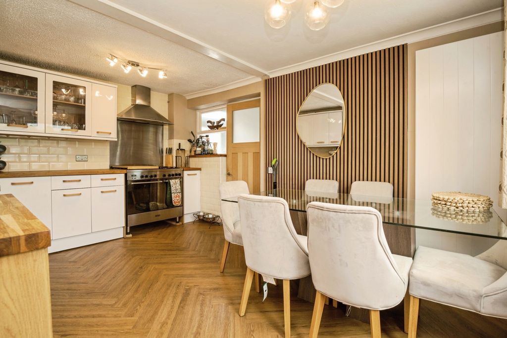 Property photo 2 of 19 Kitchen/Diner