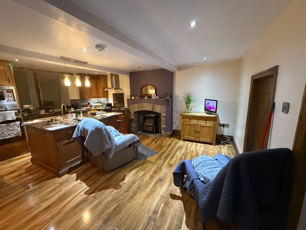 Property photo 1 of 27 Bedroom 1